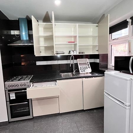 Full Studio Near Heathrow Airport & London Хейс Экстерьер фото